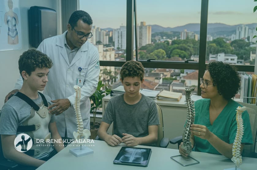 Tratamento para Escoliose do Adolescent
